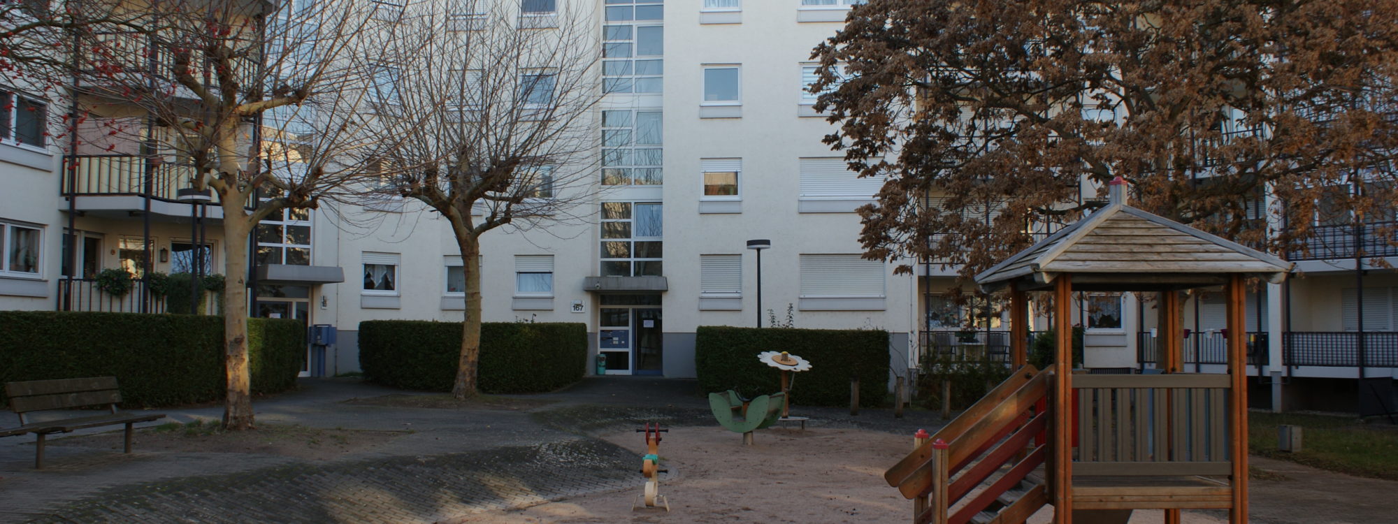 VERKAUFT! — Schicke, geräumige 3 Zimmer Wohnung, Balkon & Stellplatz