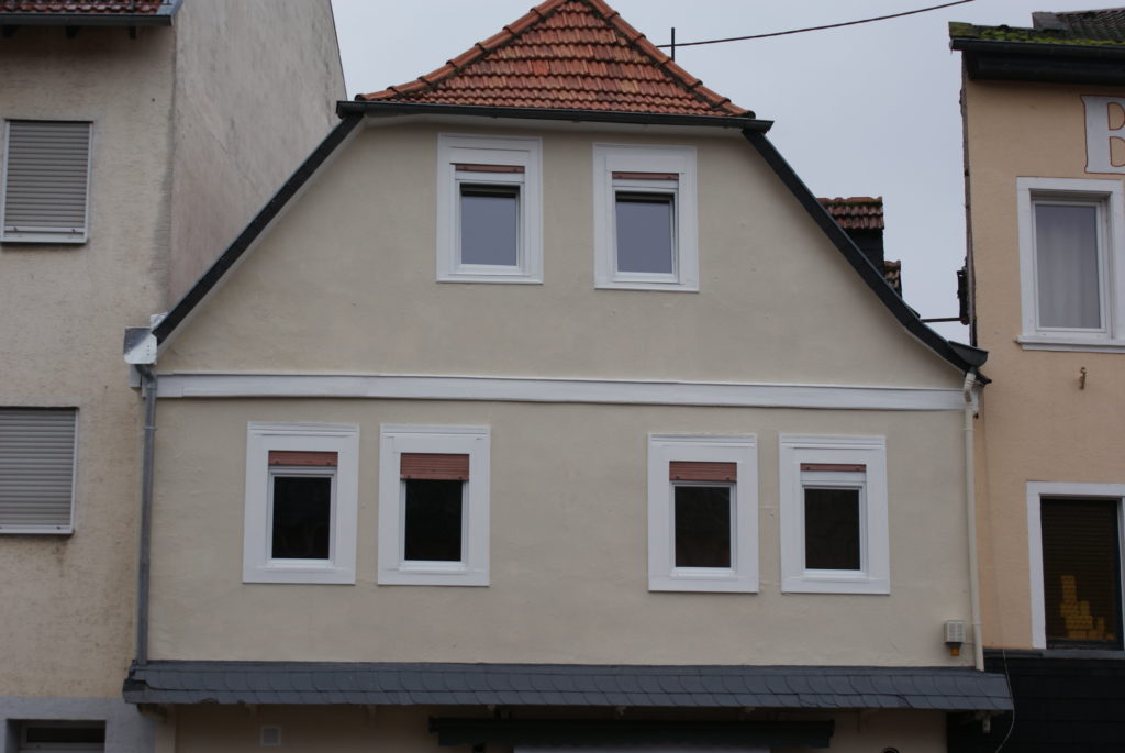 Mehrfamilienhaus in guter Lage, ca. 6% Rendite möglich Mehrfamilienhaus in guter Lage, ca. 6% Rendite möglich